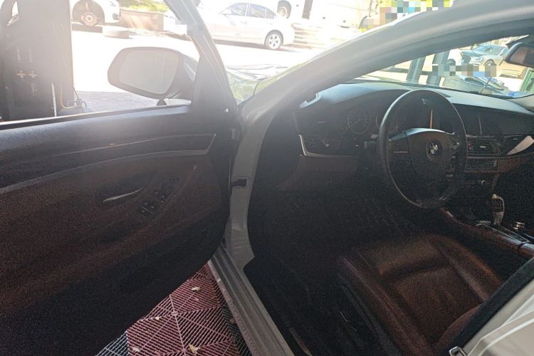 Used BMW 5 Series 2014 520Li Elegant Model

