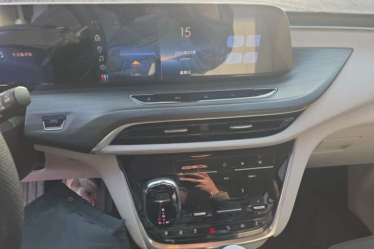 Used Buick GL8 2023 ES Lu Zun Deluxe and Yue Edition