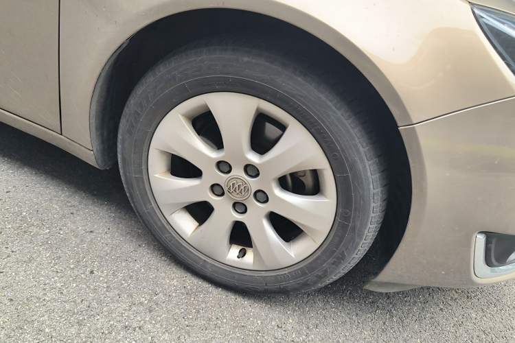 Used Buick Regal 2015 1.6T Leading Technology Model Right Front Wheel Hub