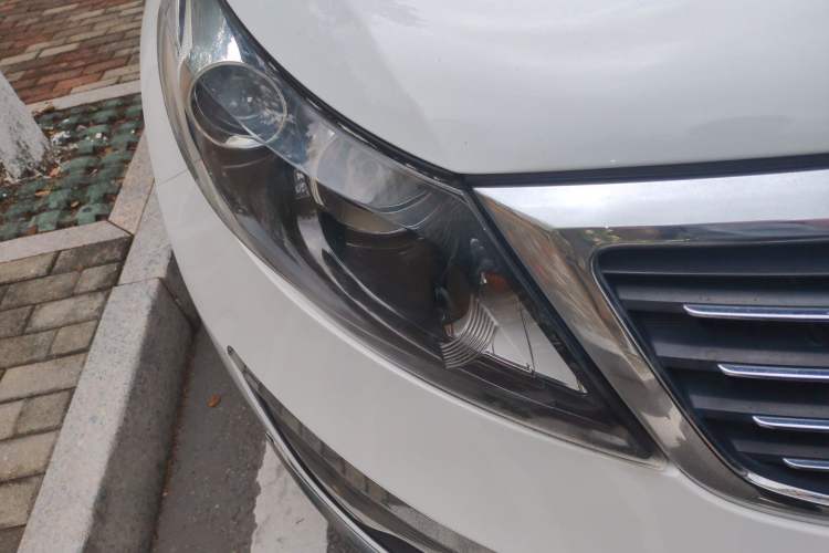 Used Kia Sportage R 2014 2.0L Automatic Two-Wheel Drive GLS Trim Right Front Headlight