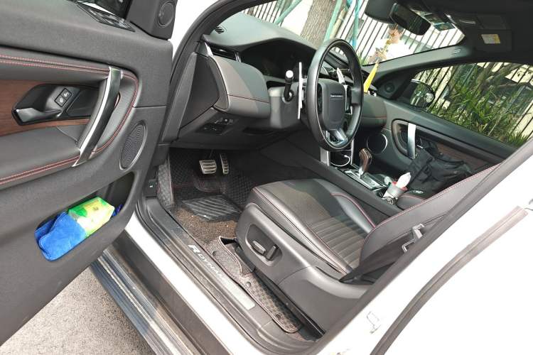 Used Land Rover Discovery Sport 2020 249 PS R-Dynamic Performance Edition Driver Seat