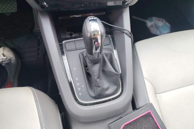 Used Volkswagen Sagitar 2015 230TSI Automatic Comfort Version
