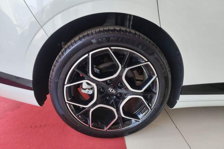 Used CHANGAN NEVO A07 2025 Range-Extended "True Fragrant" Edition 230 Flagship Model Right Rear Wheel Hub