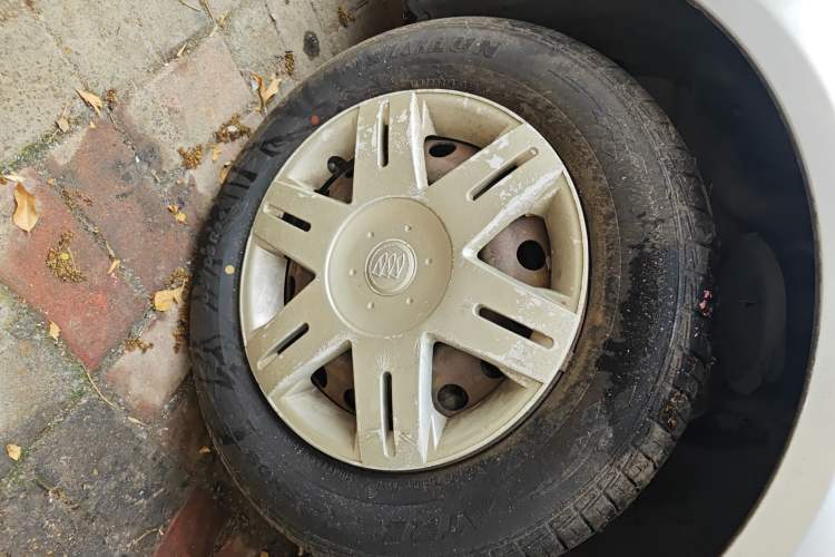 Used Buick Excelle 2013 1.5L Automatic Classic Model Right Front Wheel Hub
