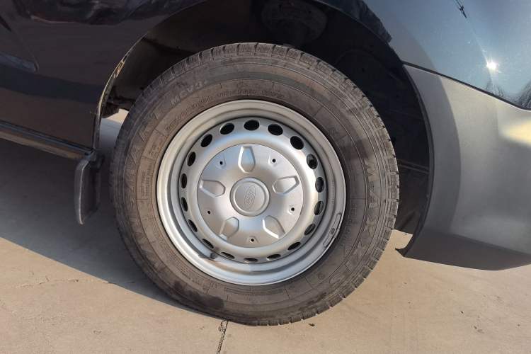 Used Ford Transit 2023 2.0T Gasoline Automatic Multi-Function Commercial Vehicle Mid-Drive Mid-Roof 5/6 Seats