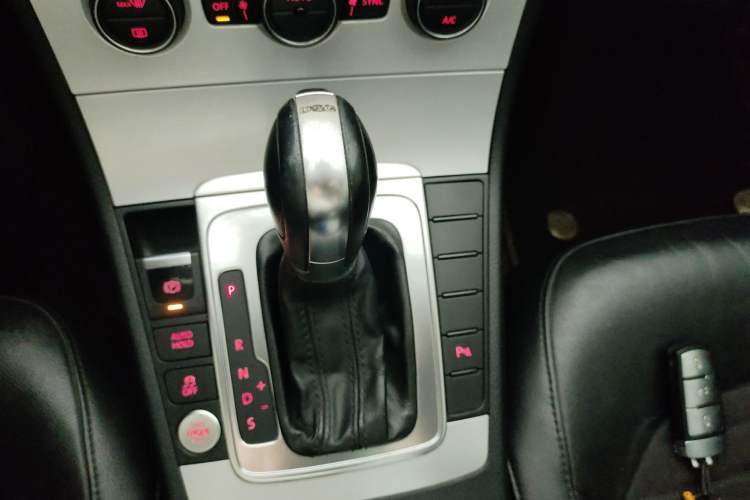 Used Volkswagen Magotan 2016 1.8TSI Luxury Comfort Model