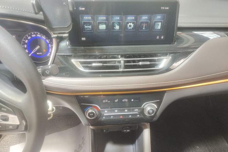 Used CHANGAN Eado DT 2018 1.6L Manual Smart Enjoyment Model Audio And AC Panel