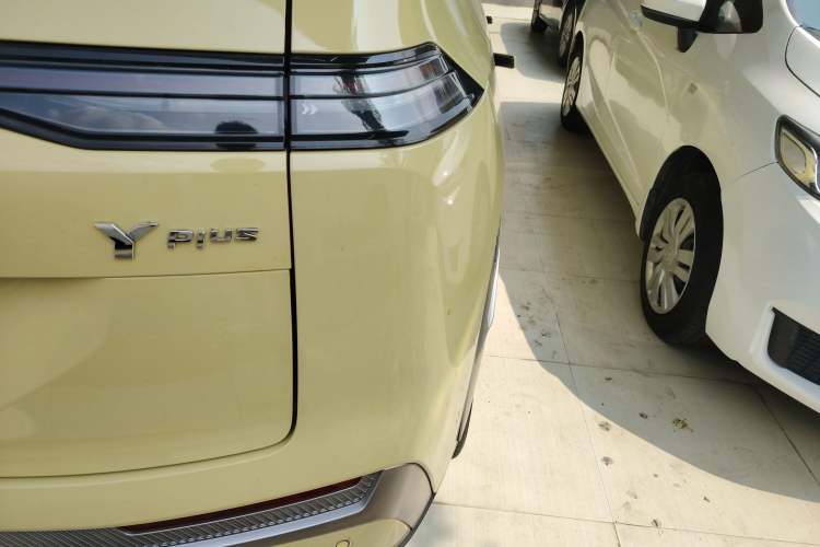 Used AION Y 2022 Plus 70 Tech Edition