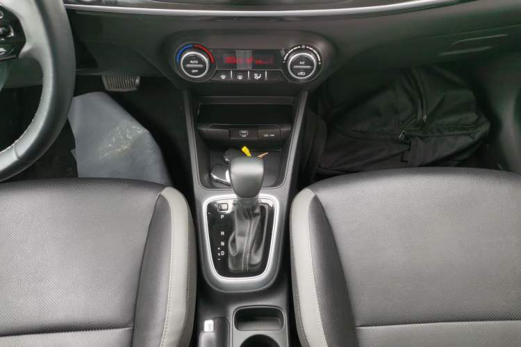 Used Kia kx1 Stonic 2021 1.4L CVT Sunroof Model