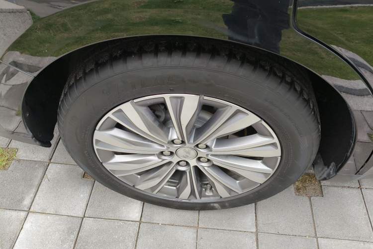 Used Hongqi E-QM5 2024 450km Range Commuter Version
