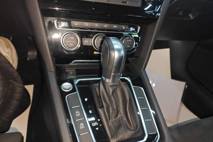 Used Volkswagen Magotan 2017 330TSI DSG Luxury Model Gear Lever
