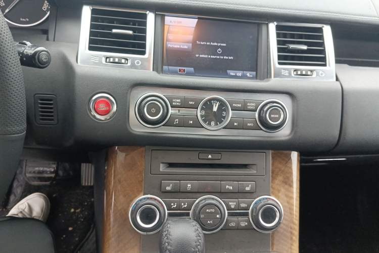 Used Land Rover Range Sport 2011 3.0 TDV6 Diesel Version Audio And AC Panel