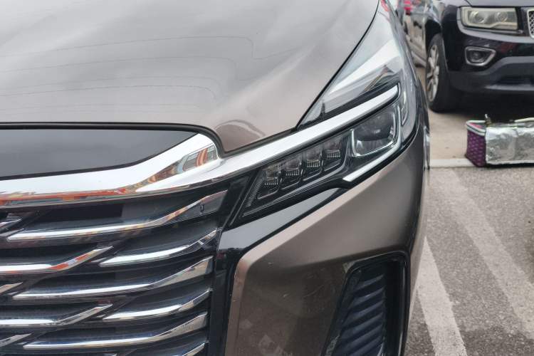 Used Buick GL8 2023 Land Executive Class 652T Luxury Model Left Front Headlight