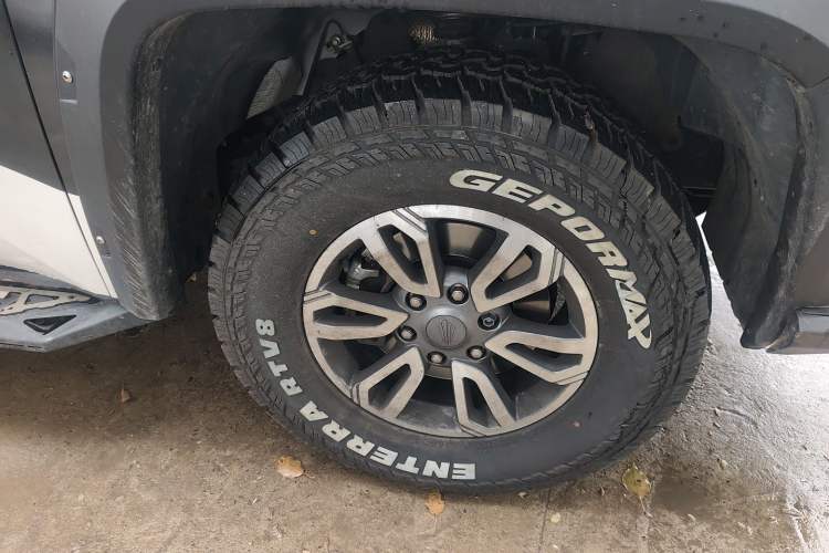 Used JMC DaDao 2023 All-Purpose Model 2.3T Diesel Automatic Two-Wheel Drive Standard Wheelbase Comfort Edition Right Front Wheel Hub