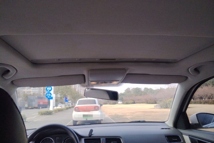 Used Volkswagen Gran Lavida 2013 1.6L Manual Comfort Model
