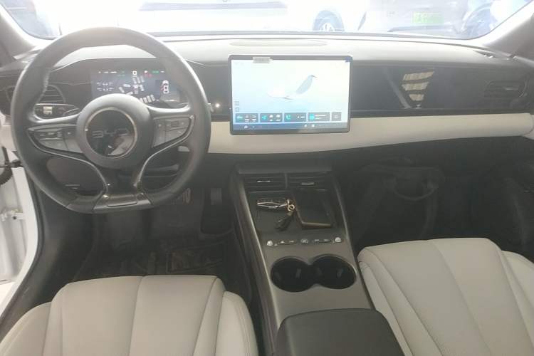Used BYD Seal 06 New Energy 2025 EV 545KM Premium Edition Center Console