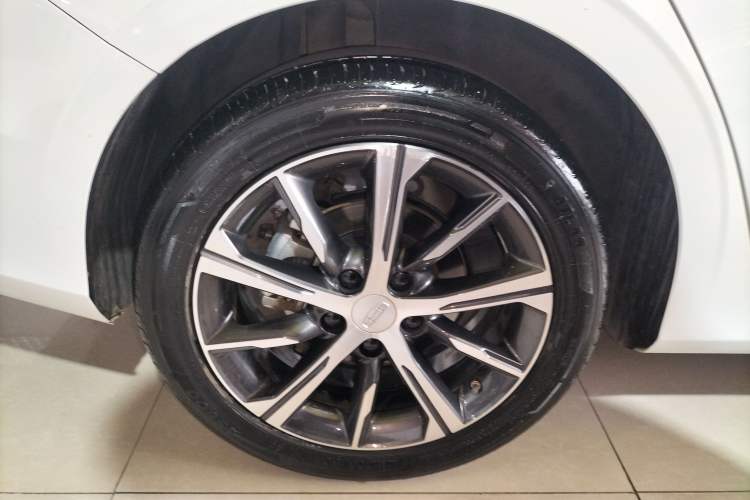 Used Geely Auto Emgrand 2023 4th Generation Champion Edition 1.5L CVT Prestige Model Right Rear Wheel Hub