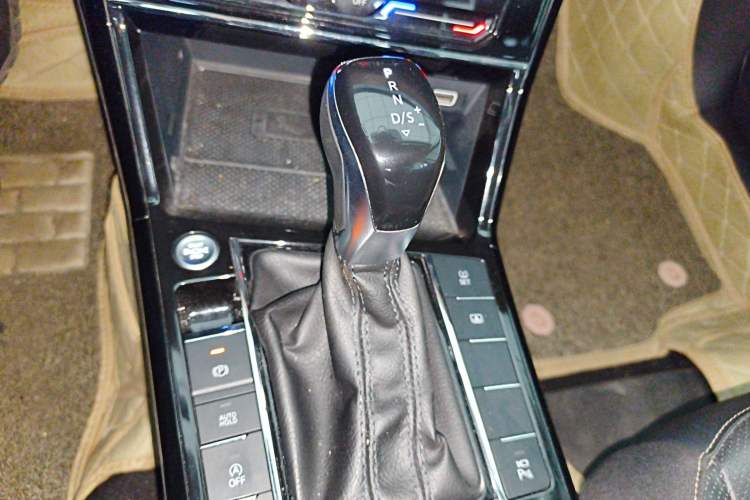 Used Volkswagen Passat 2020 330TSI Prestige Edition China VI Standard Gear Lever