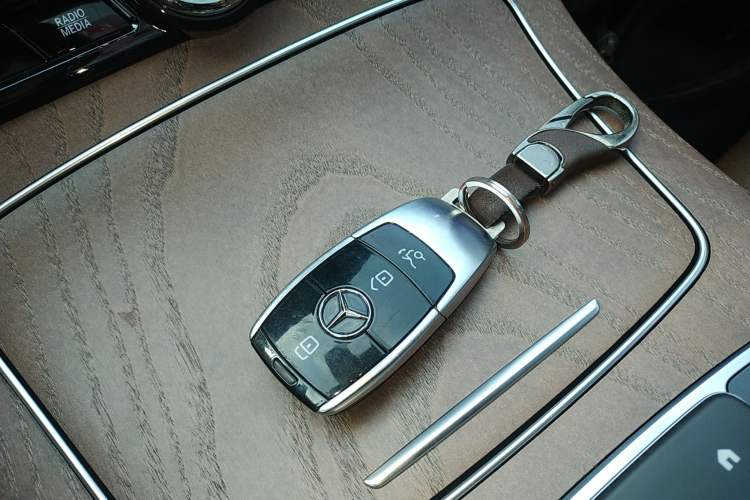 Used Mercedes-Benz E-Class New Energy 2023 E 350 e L Plug-in Hybrid Sedan