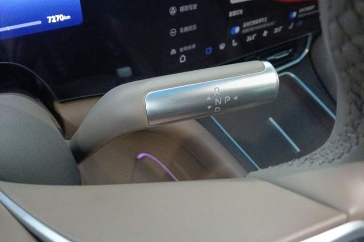 Used Hima AITO M9 2025 Extended-Range Ultra Version 52 kWh 6-Seater
