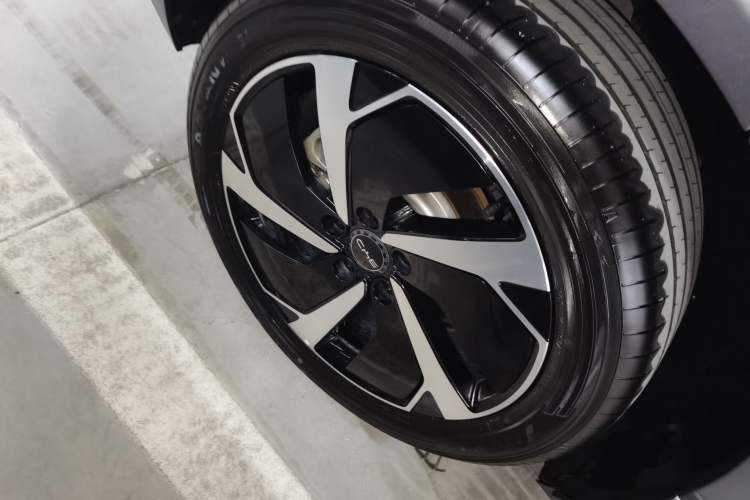 Used BYD Sealion 06 New Energy 2025 Model DM-i 170 Navigation Plus Edition Right Rear Wheel Hub