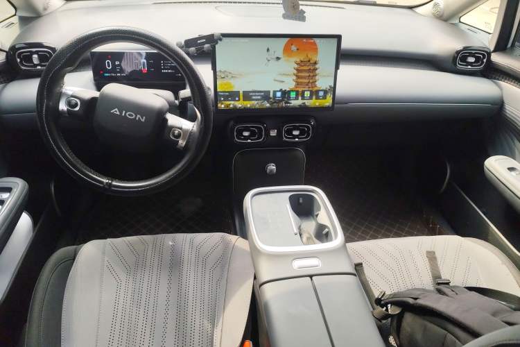 Used AION UT 2025 330 Star Edition Center Console