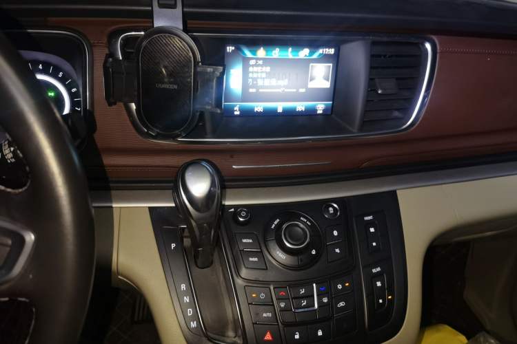 Used Buick GL8 2018 28T Luxury Model China VI Standard Audio And AC Panel