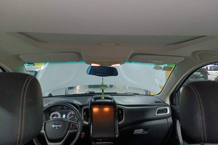 Used SWM X7 2017 1.8L Manual Luxury 5-seater