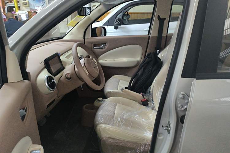 Used Wuling Hongguang MINIEV 2025 Four-Door Version Advanced Edition Left Front Seat