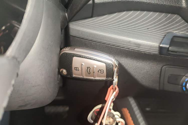 Used Audi Q2L 2018 35 TFSI Launch Exclusive Edition China VI Vehicle Key