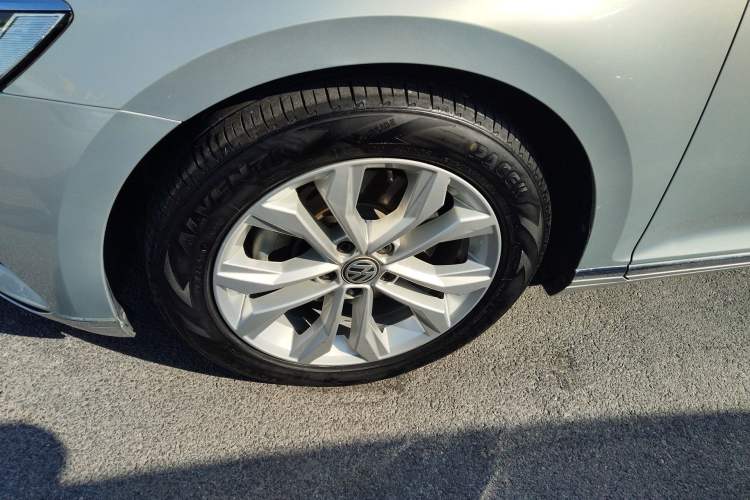 Used Volkswagen Magotan 2018 Facelift 330TSI DSG Luxury Model Exterior 4