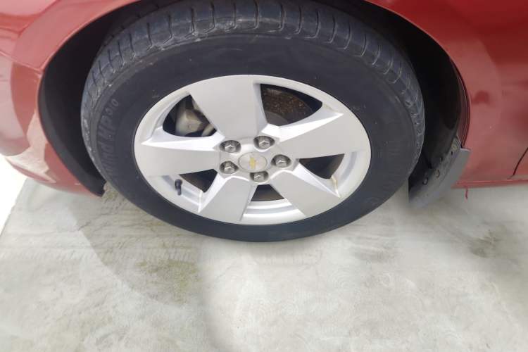 Used Chevrolet Malibu 2014 2.0L Automatic Comfort Edition Left Front Wheel Hub