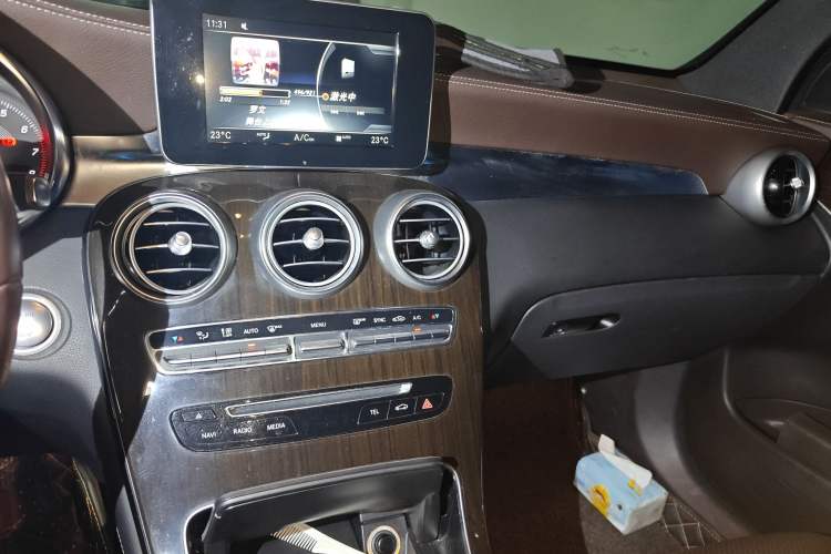 Used Mercedes-Benz GLC 2018 Facelift GLC 260 4MATIC Luxury Edition
