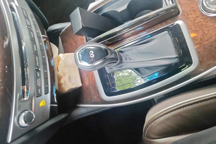 Used Infiniti QX60 2018 2.5 S/C Hybrid Two-Wheel-Drive Excellence Edition China VI Standard
