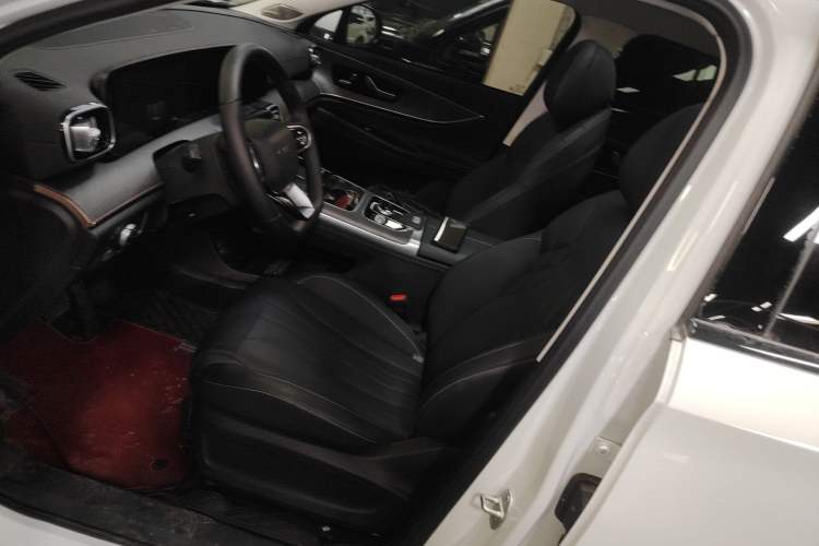 Used Chery Tiggo 9 2025 2.0T Dual-Clutch Two-Wheel Drive Comfort Edition 7 Seats
