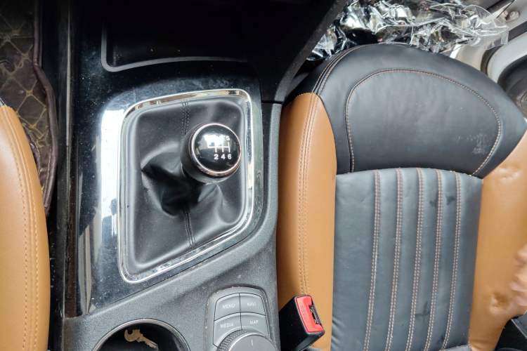 Used Soueast DX7 2015 1.5T Manual Luxury Model Gear Lever