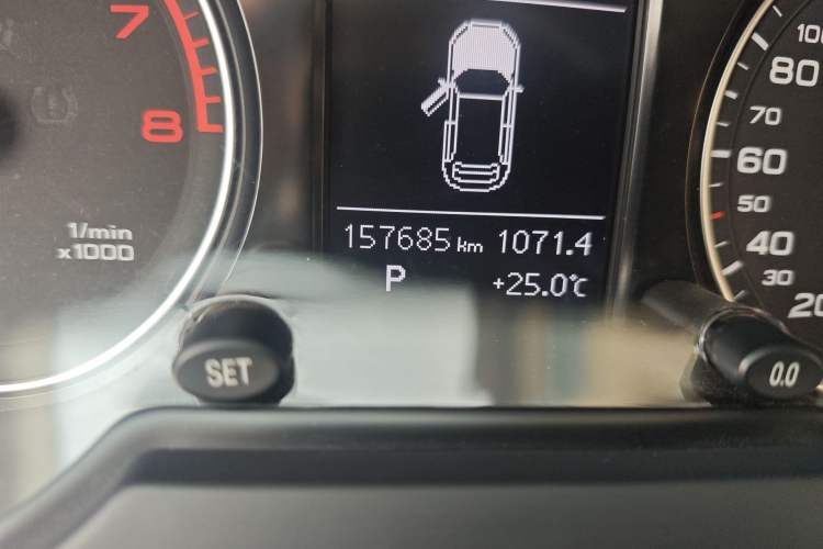 Used Audi Q5 2015 40 TFSI Technology Edition Odometer Close Up