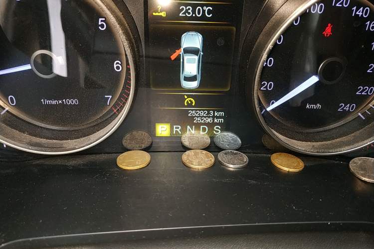 Used Hongqi H7 2017 1.8T Luxury Model Odometer Close Up