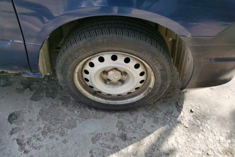 Used Dongfeng Shuaike 2011 1.5L Manual Standard Model 7 Seats China IV Standard Right Front Wheel Hub