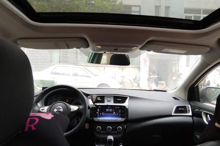 Used Nissan Sylphy 2019 1.6XV CVT Smart Connect Luxury Edition China VI Standard Headliner