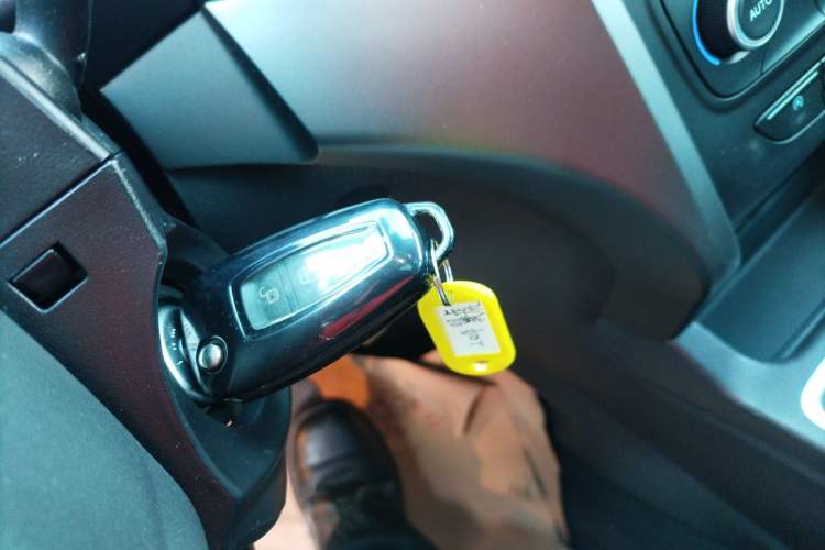 Used Ford Kuga 2019 EcoBoost 180 Two-Wheel-Drive Platinum Edition China VI Standard Vehicle Key