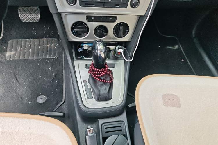 Used Volkswagen Lavida 2013 Revised Classic 1.6L Automatic Fashion Edition
