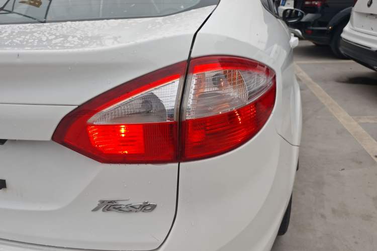 Used Ford Fiesta 2013 Sedan 1.5L Manual Fashion Edition