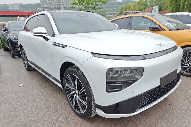 Used XPeng G9 2022 702 Max Front Right 45 Deg