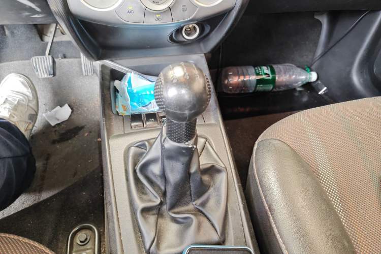 Used Chevrolet Sail 2013 Sedan 1.4L Manual Ideal Happiness Edition Gear Lever