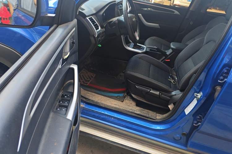 Used SAIC MAXUS T70 2021 2.0T Facelift Diesel Automatic 4x4 Advanced Version with Long Bed and High Ground Clearance
