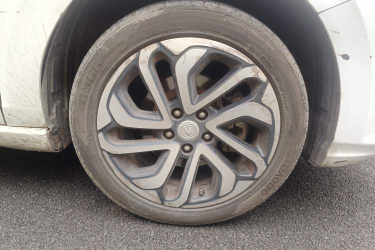 Used CHANGAN Eado New Energy 2019 EV460 Shared Version Right Front Wheel Hub