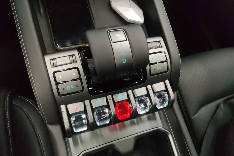 Used Formula Leopard Titanium 3 2025 501 km All-Wheel Drive Intelligent Driving Max Edition