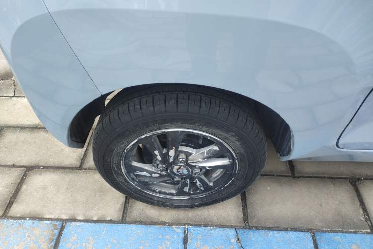 Used Wuling Hongguang MINIEV 2020 Zizai Version Lithium-NMC Right Rear Wheel Hub