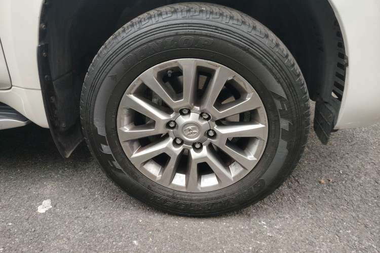 Used Toyota Prado 2018 3.5L Automatic TX-L NAVI with Rear-Mounted Spare Tire Right Front Wheel Hub